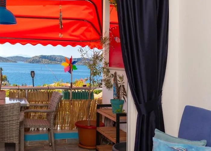 Derin Mavi Suit Butik Otel