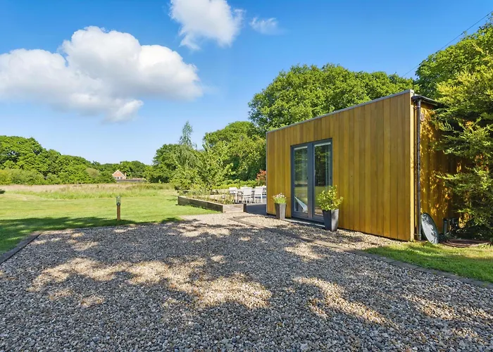 Independent Rural Detached Annexe With Free Private Parking