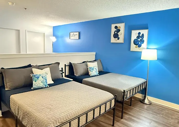 Hollywood Blvd Studio Free Designated Parking & Wifi