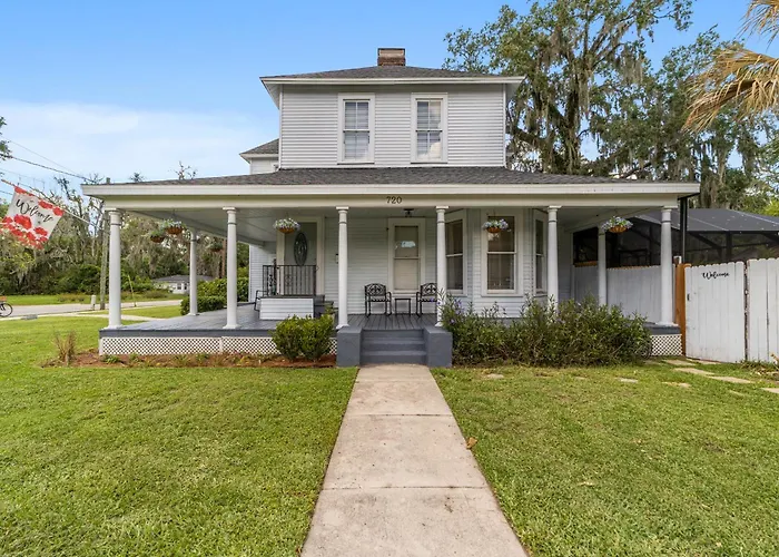 Martin House | Historic Suite With Pool Downtown