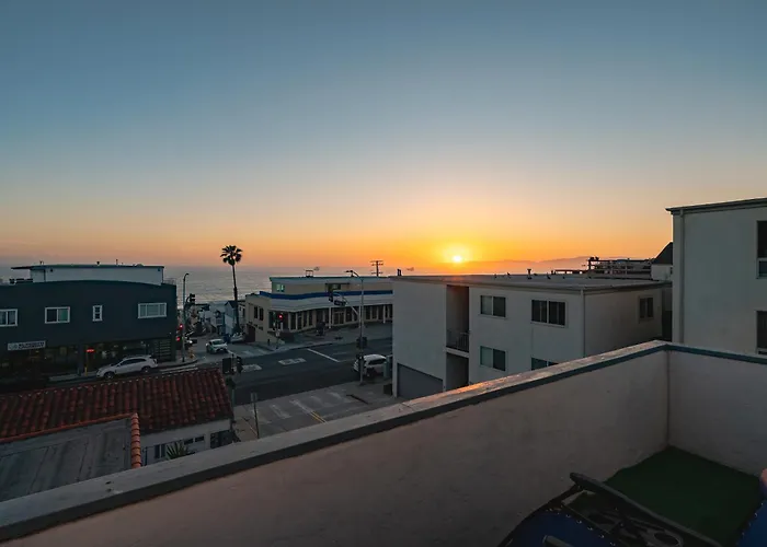 Newly Remodeled Cozy Beach Retreat Ocean Views