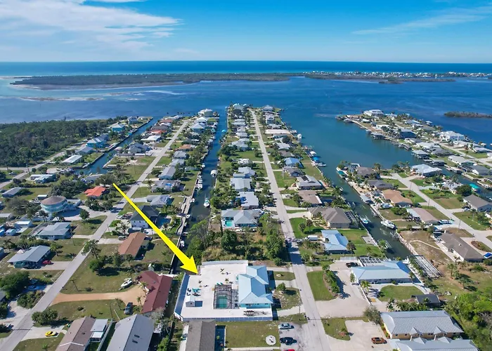 2 Bedroom Heated Pool, 1 Mile Direct Gulf Access, Great Location, Dockage