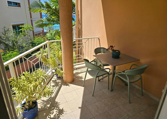 Specious 2 Bedroom In Pelican Key Near The Beach