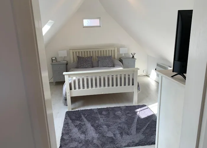 Hewarts Lodge, Brand New Property, 1 Mile From The Beach, 15 Minutes From All Goodwood Events