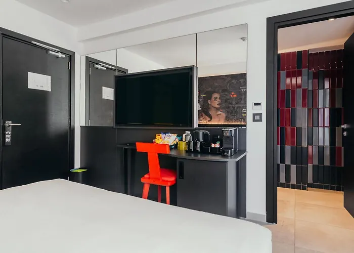 So City Hotel Adults Only