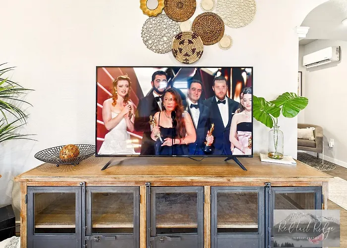 Boho Revival Modern Glam With Ac In Downtown Albany