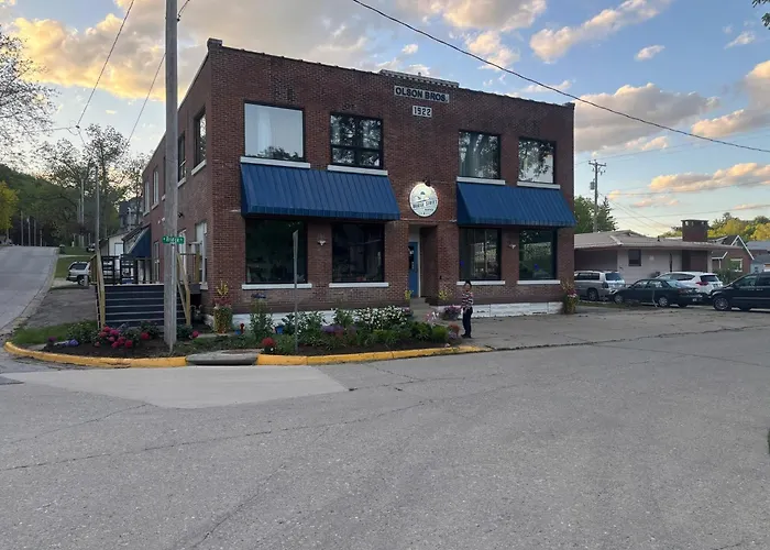1St Fl 2Br Downtown + 2 Pkg