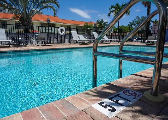Haven - Walk To The Beach, Free Bikes, And Pool!