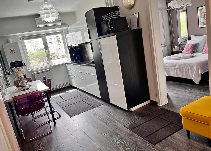 Flh Liberty Home - 2 Queen Beds, Balcony & Free Parking