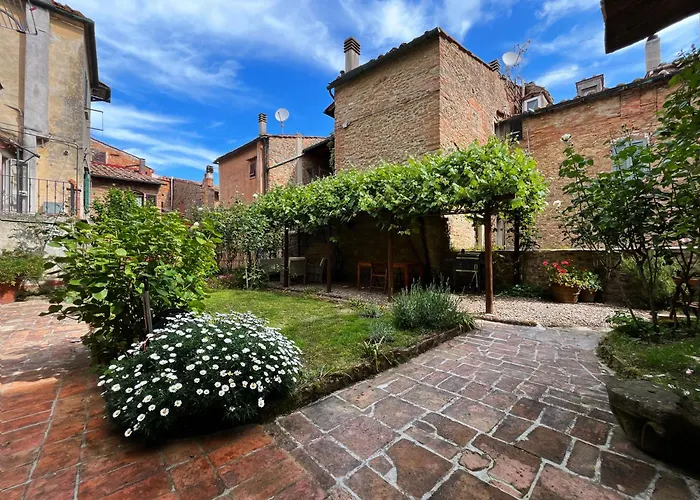 Il Cantuccio Di Vittorio - Apartment With Private Garden In The Heart Of Volterra
