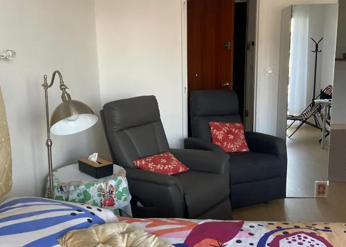 Joli Studio Avec Balcon