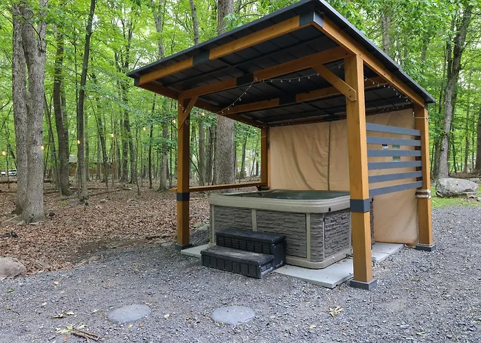 Luxurious Poconos Retreat - Hot Tub, Sauna, Games