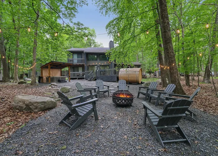 Luxurious Poconos Retreat - Hot Tub, Sauna, Games