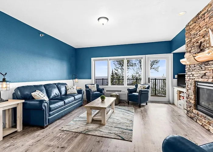 Breathtaking Lake Views 1Br King Suite, Kitchen & Heated Pools