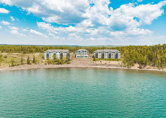 Breathtaking Lake Views King Suite, Queen Beds, Kitchen And Heated Indoor And Outdoor Pools