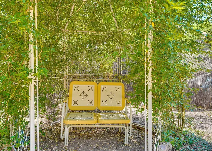 Vibrant 'Casa Paloma' W/ Patio - Near Vineyards!