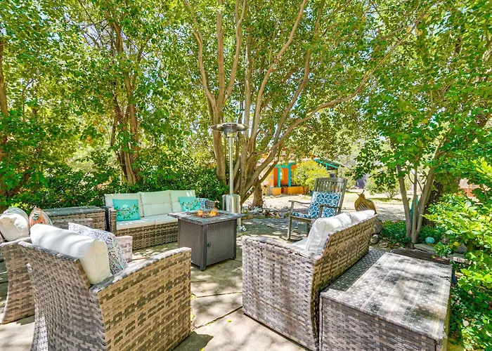 Vibrant 'Casa Paloma' W/ Patio - Near Vineyards!