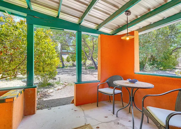 Casa Paloma Studio: Artsy & Airy W/ Hot Tub Access