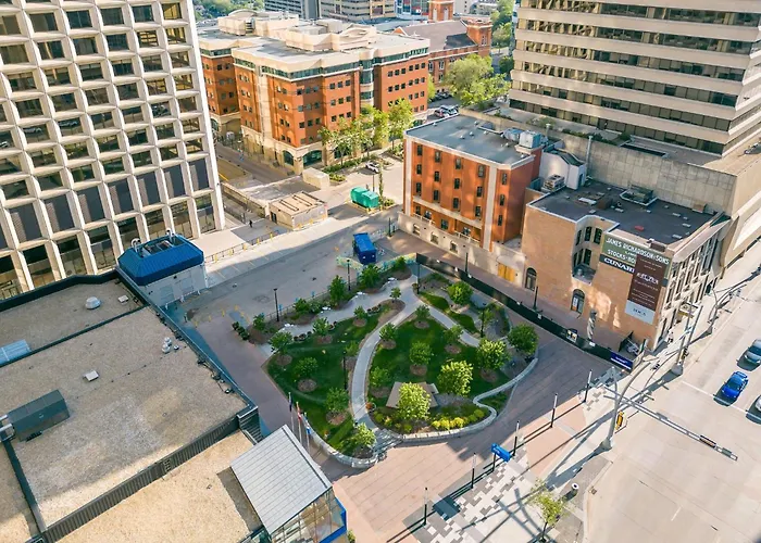 2 Full Beds, Near Rogers Place Downtown Central, Memorable 1 Bedroom Condo
