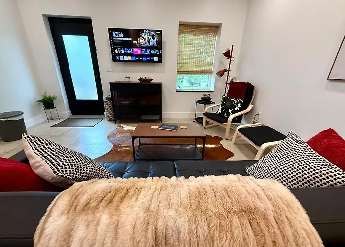 Restful Remedy In Downtown & Historic Pilot Mountain Apartment