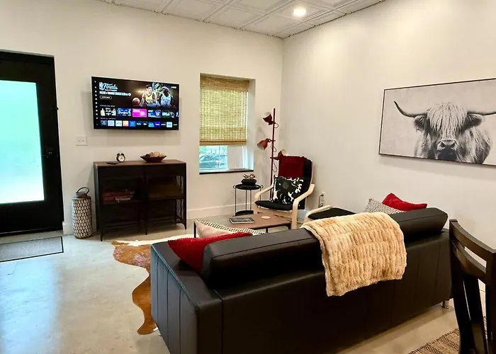 Restful Remedy In Downtown & Historic Pilot Mountain Apartment