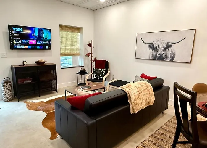 Restful Remedy In Downtown & Historic Pilot Mountain Apartment
