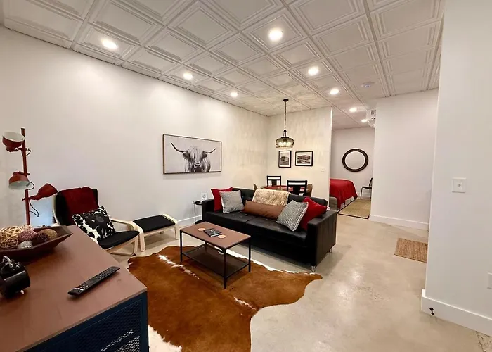 Restful Remedy In Downtown & Historic Pilot Mountain Apartment
