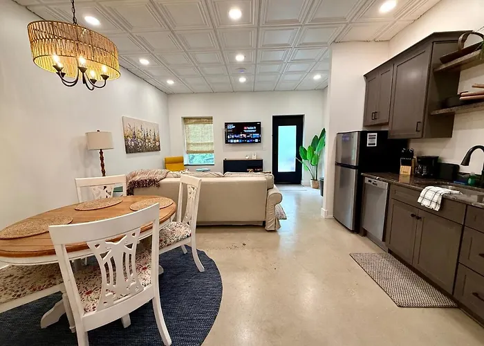 Cozy Cure Apartment In Downtown And Historic Pilot Mountain