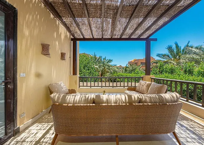 Stylish Townhouse, Pool, Rooftop, South Marina El Gouna