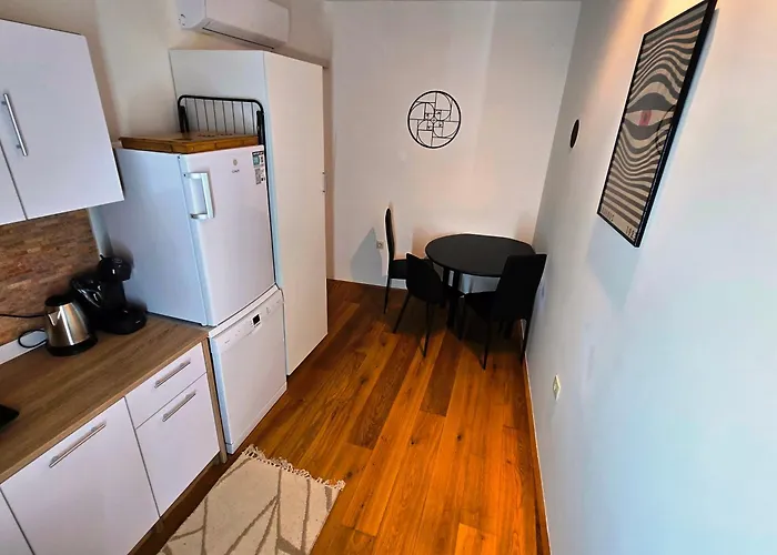 Plutus Apartments With Free Parking