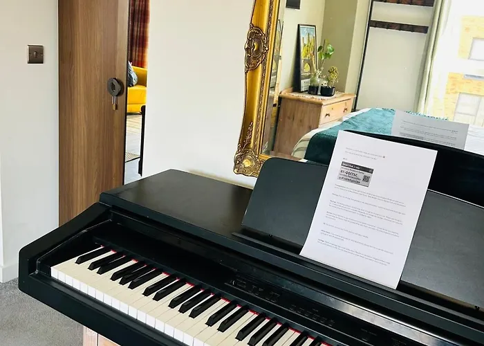 Cosy Flat In New Malden, London