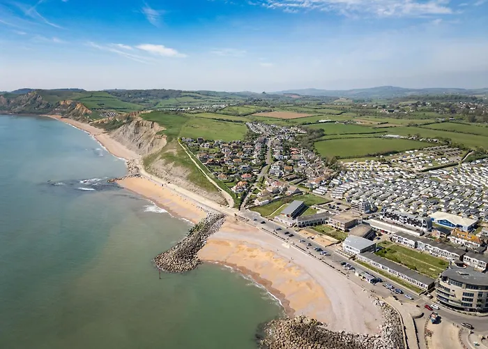 New Beachfront Apartment Slps 4, West Bay, Dorset