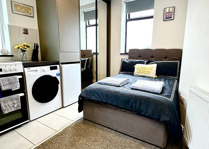 Unique Modern, Private Apartment,15 Mins To Central London