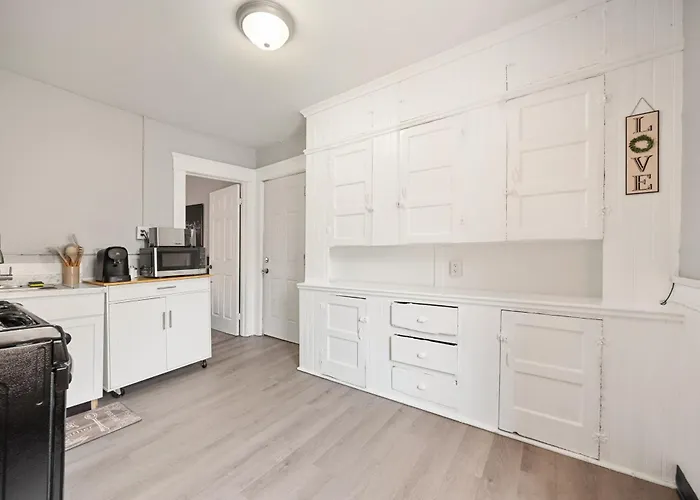 Modern 2Br Near Syracuse University, Zoo, Destiny Usa & Downtown Syracuse
