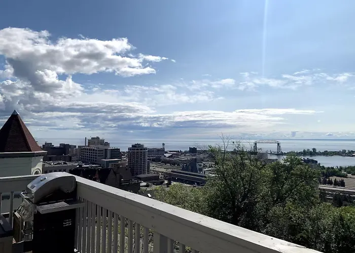 Lake & Lift Bridge Views, Top Floor, Large Deck