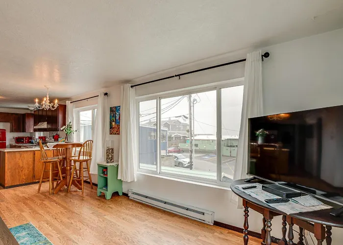Rockaway Beach Apt W/ Ocean Views: Steps To Shore