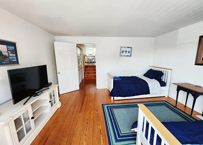 Spacious Oceanfront 3Br Condo With Private Beach In Ideal Hyannis Location