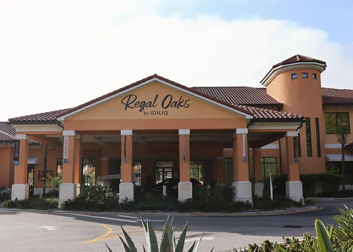 Pet Friendly hotel: Regal Oaks Resort Vacation Townhomes By Idiliq