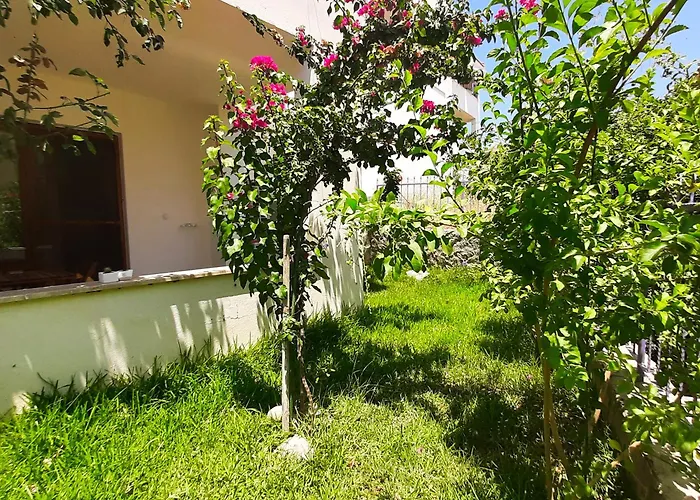 #481 - Spacious 3Br Duplex With Private Garden