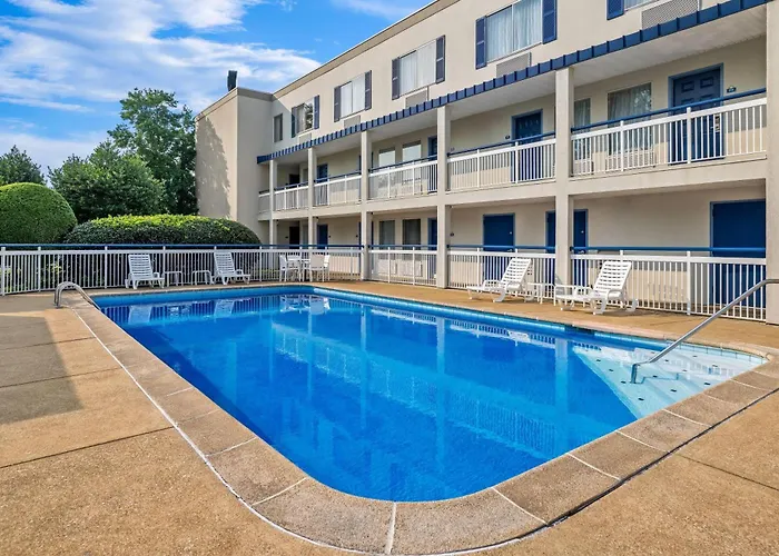Days Inn By Wyndham /Hamilton Place