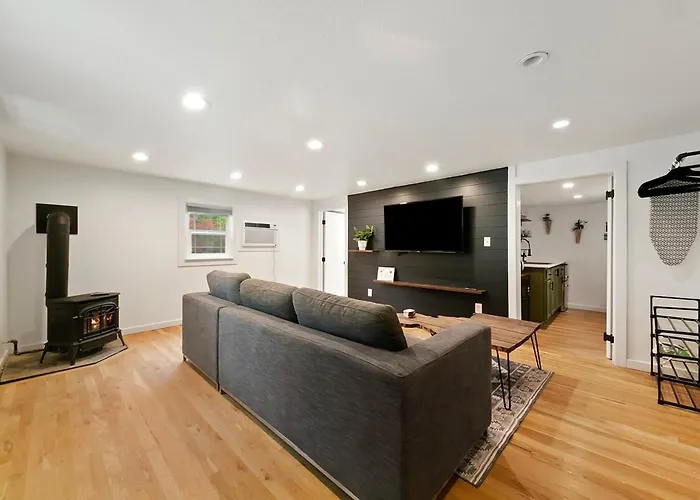 Earthy Pearl 1 Bedroom Suite At The Boise Depot