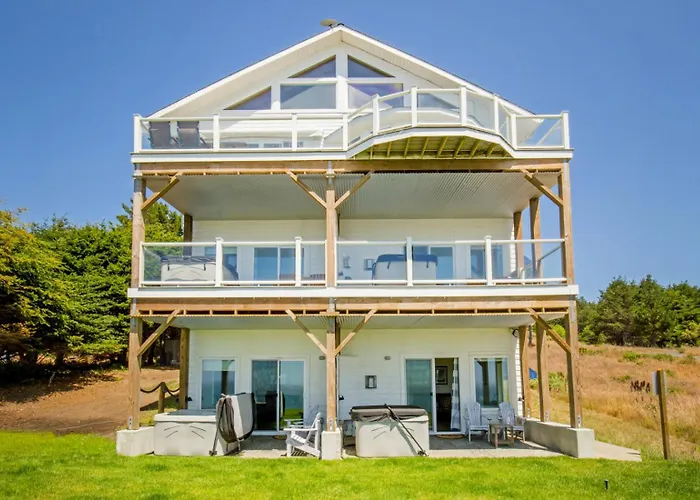 Dolphin By Oceanviewhottubs Oceanfront Shelter Cove Tesla