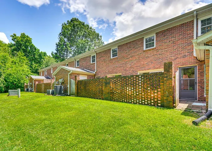 2 Mi To High Point University: Townhome W/ Patio