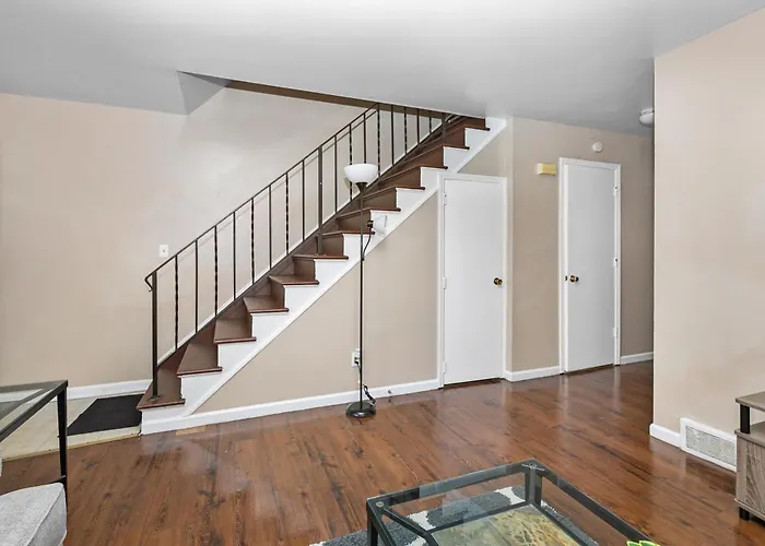 Cozy 2 Bedroom Apartment