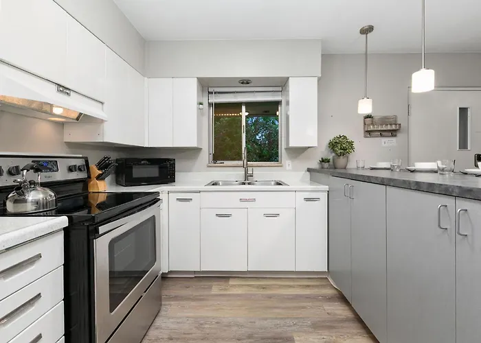 Breathtaking Condo In The Heart Of Old Town
