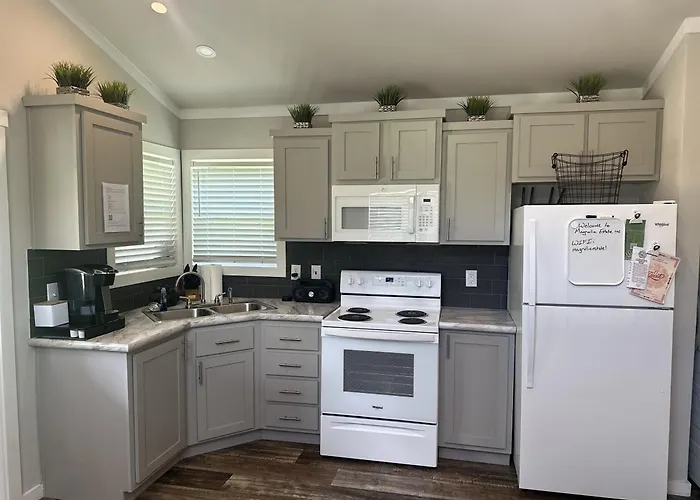 Charming Tiny Home! Close To Oxford, Sardis Lake, Safari Animal Zoo