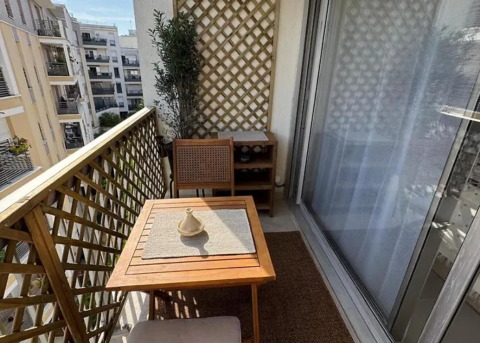 Modern Studio With Balcony, Ultra-Fast Wifi & Parking Near La Defense Arena
