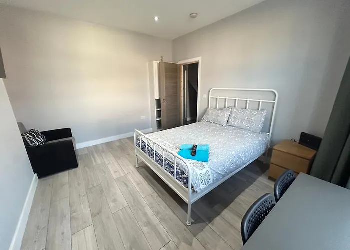 One Bedroom Apartment Near Heathrow Airport & London