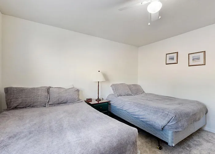 Harbor Village Lakeview Condo 902-3