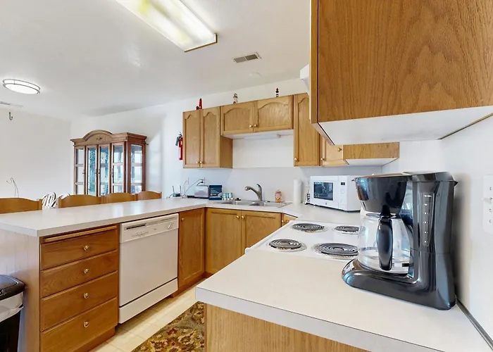 Harbor Village Lakeview Condo 902-3